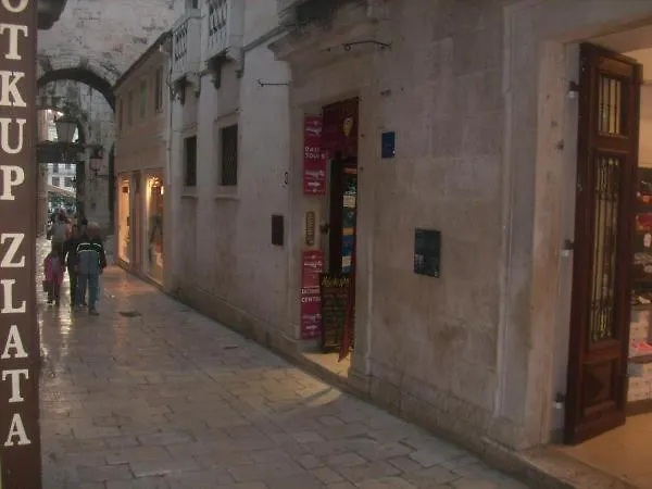 Opium Old City Apartment Split 3*,  Kroatien