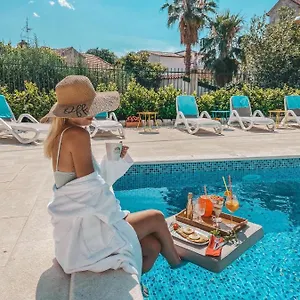 Guest house Agava Lux Rooms&pool, Split